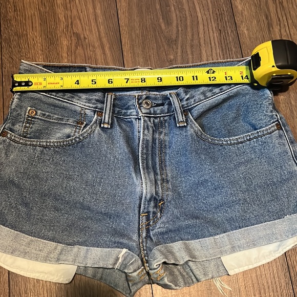 💙Levi jean shorts relaxed fit 550 light wash - Picture 4 of 6